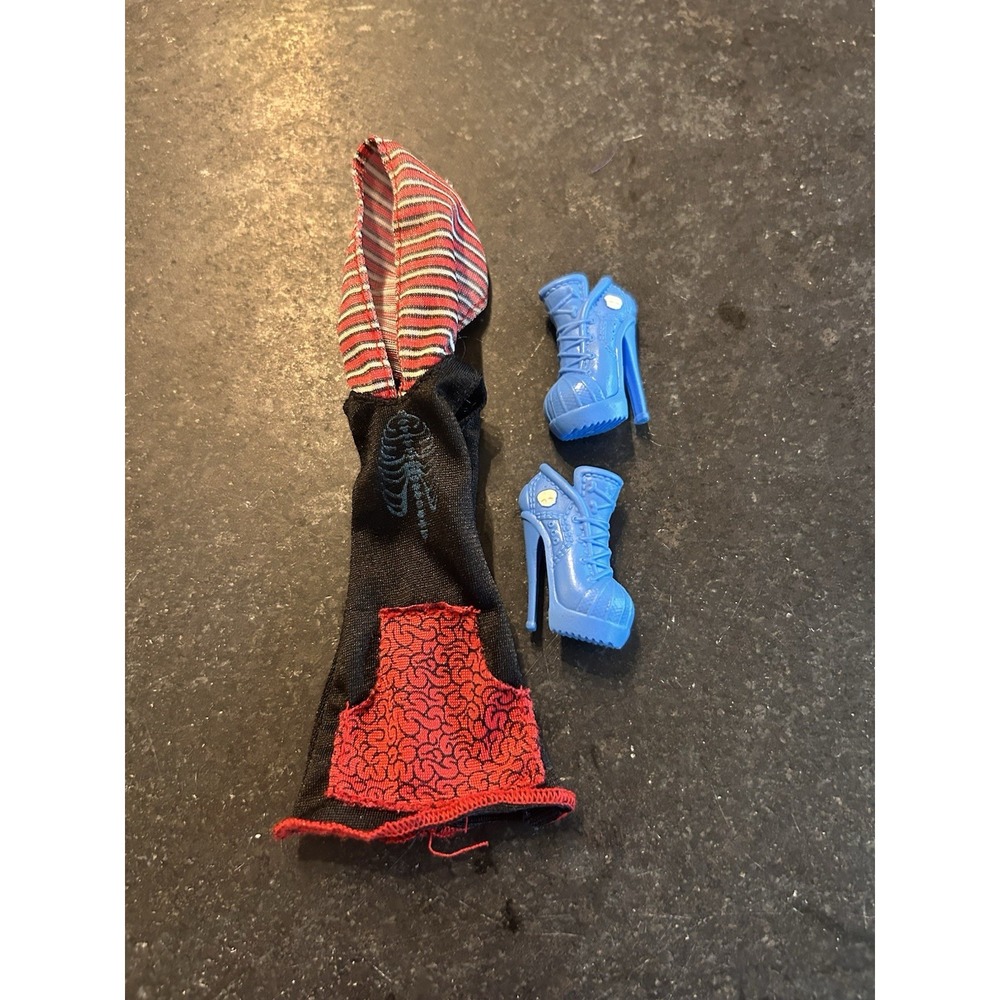 Monster High Scaris City of Frights Ghoulia Yelps Skull Shores Dress Blue Boots